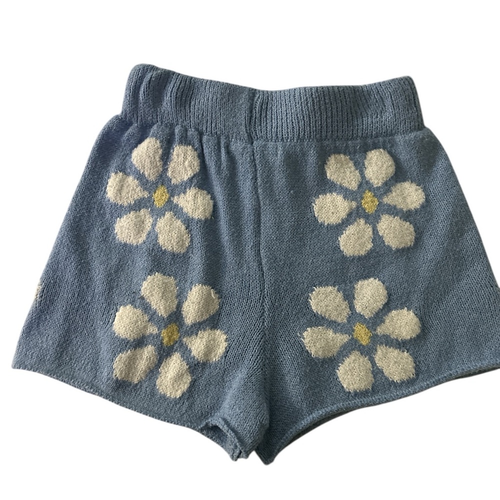 Blue Knit Shorts with Floral‎ Design